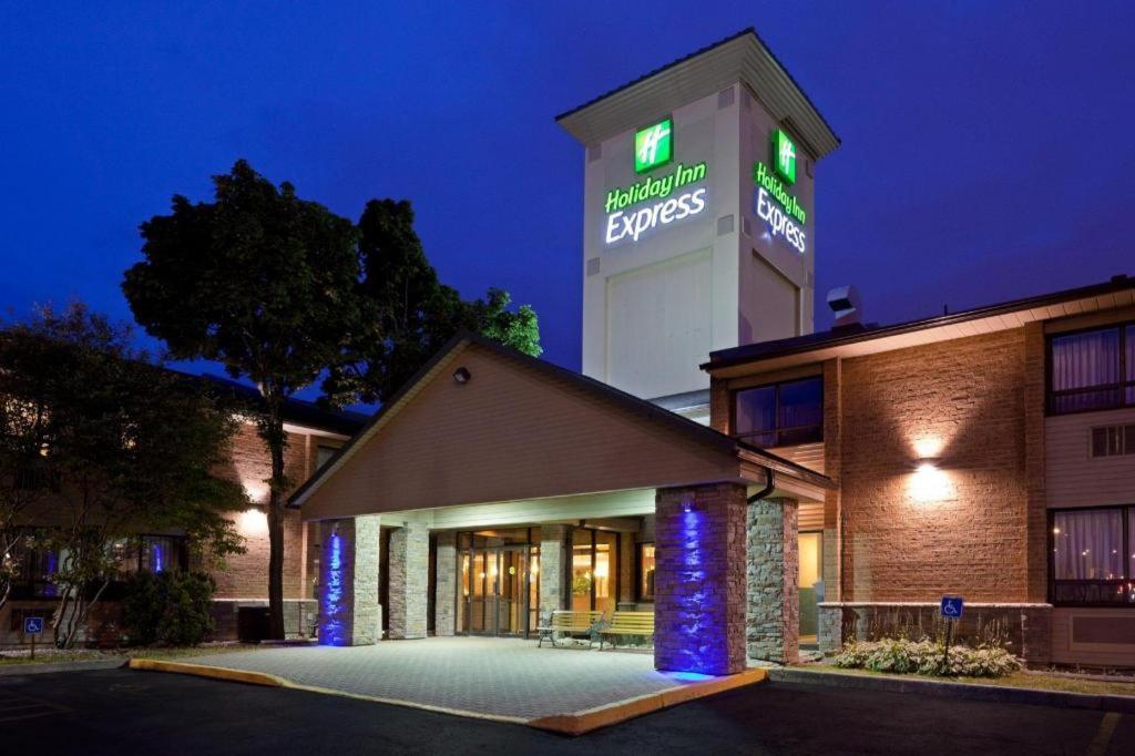 Holiday Inn Express Toronto East - Scarborough By Ihg Exterior photo
