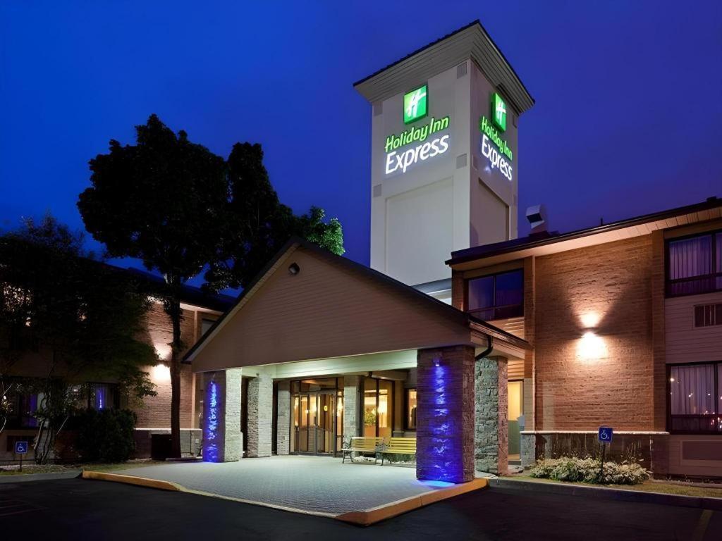 Holiday Inn Express Toronto East - Scarborough By Ihg Exterior photo